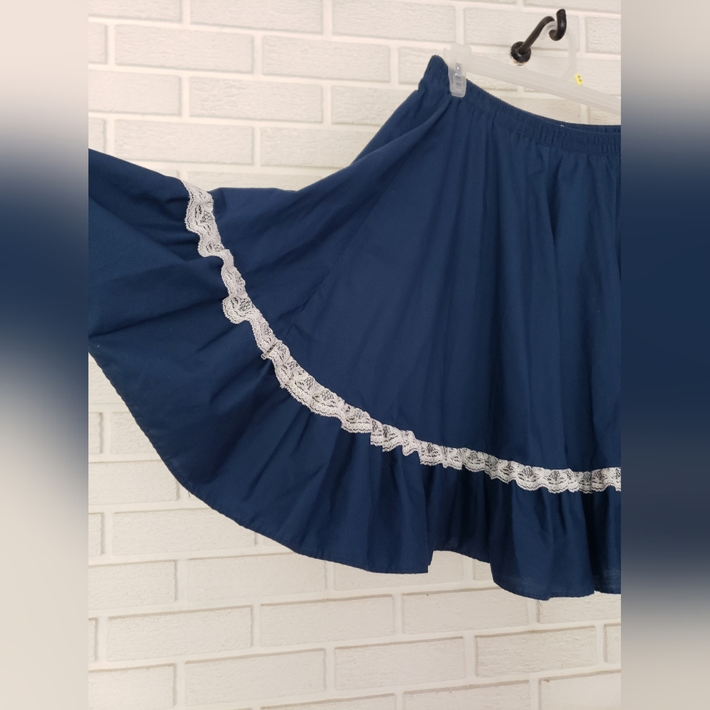 Adorable vintage country skirt, size large